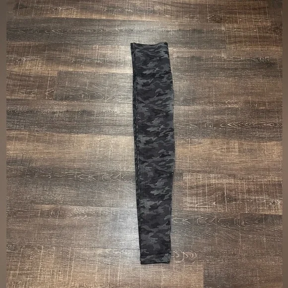 Spanx Look At Me Now Seamless Leggings Heather Gray Camo Stretch Size Large - Picture 5 of 8